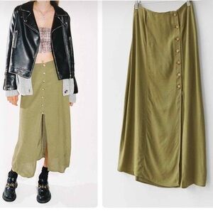 Urban outfitters 
Small 7 Buttons 
Slit 
Army green